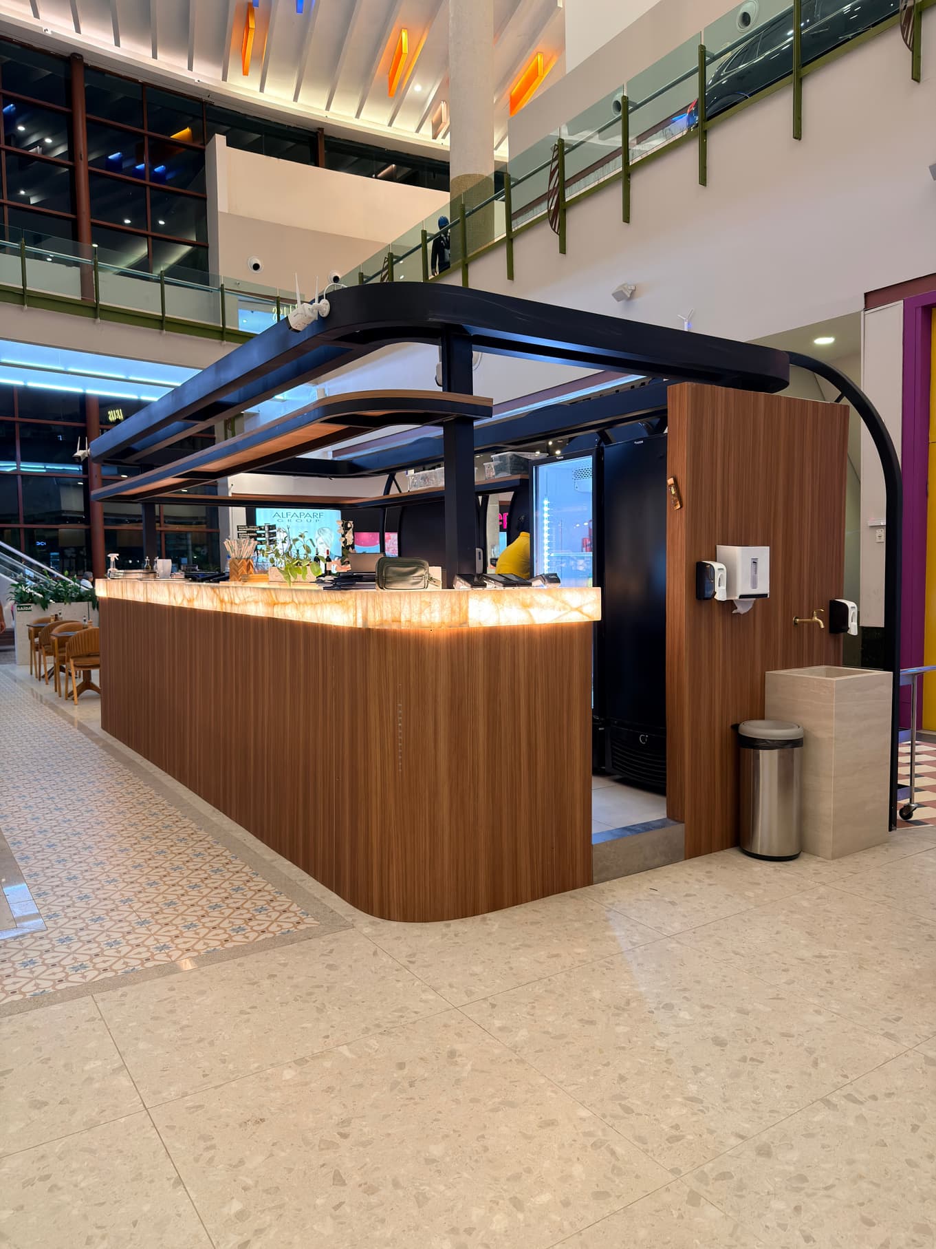 Revestimento comercial PFB — escritório em Manaus